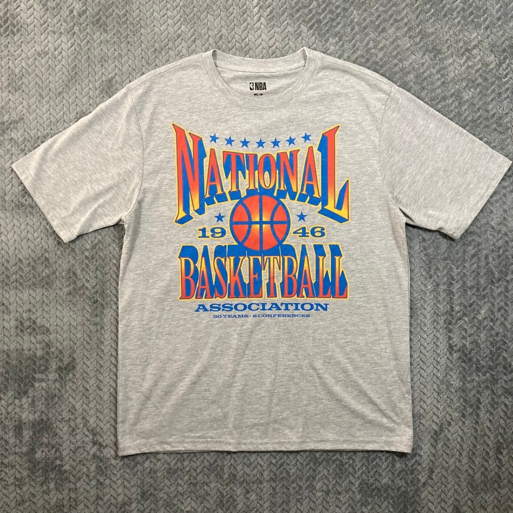 NBA T-Shirt Mens M 30 Teams Est 1946 Basketball Gray Graphic Short Sleeve NEW